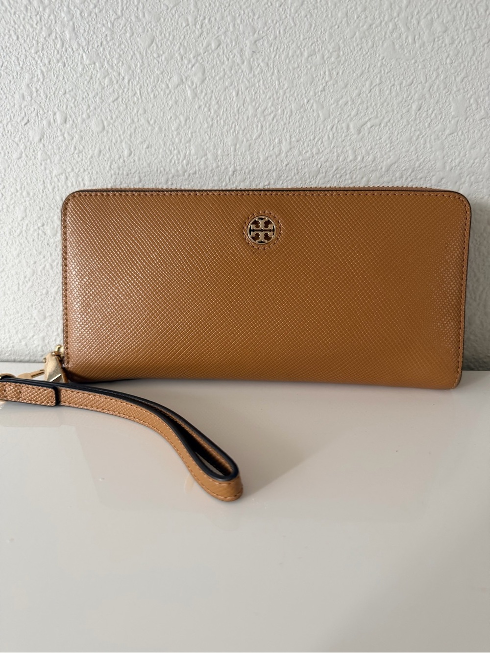 Tory Burch Large Emerson Zip Continental Wallet Wristlet in Tan Saffiano Leather
